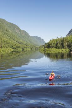 Kayaks dans la vallée de la Jacques-Cartier