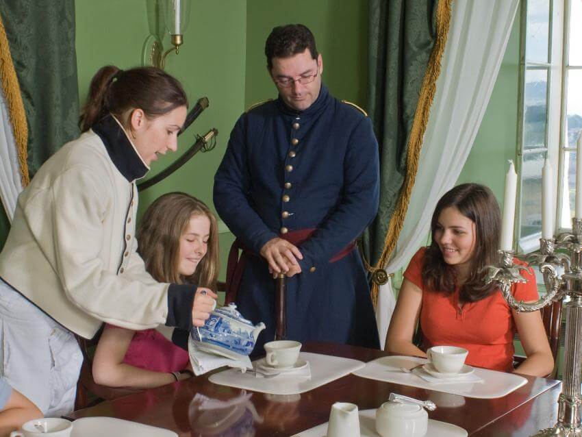 Period characters and tea tasting at the Parc-de-l'Artillerie heritage site