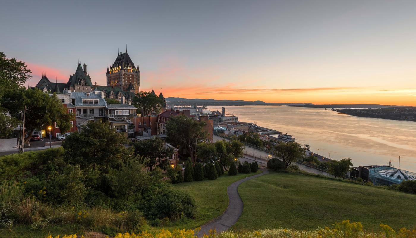 Sunrise near the Pierre-Dugua-De Mons terrace with a view of the Château Frontenac, the Old Port and the river.