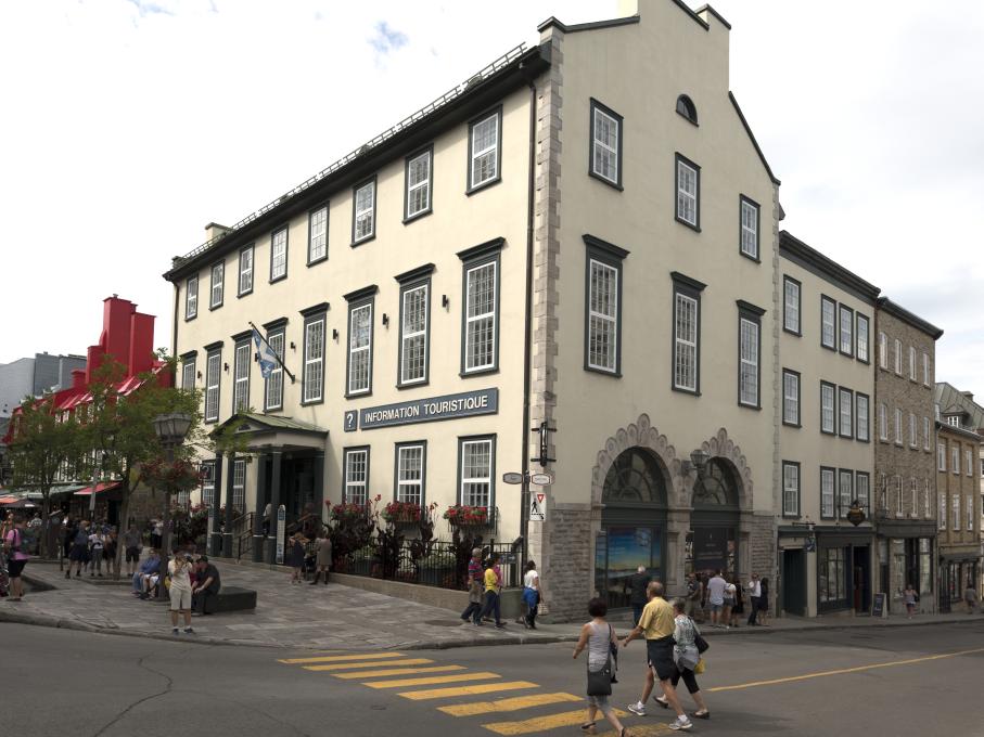 Façade de l'information touristique au 12 rue Sainte-Anne