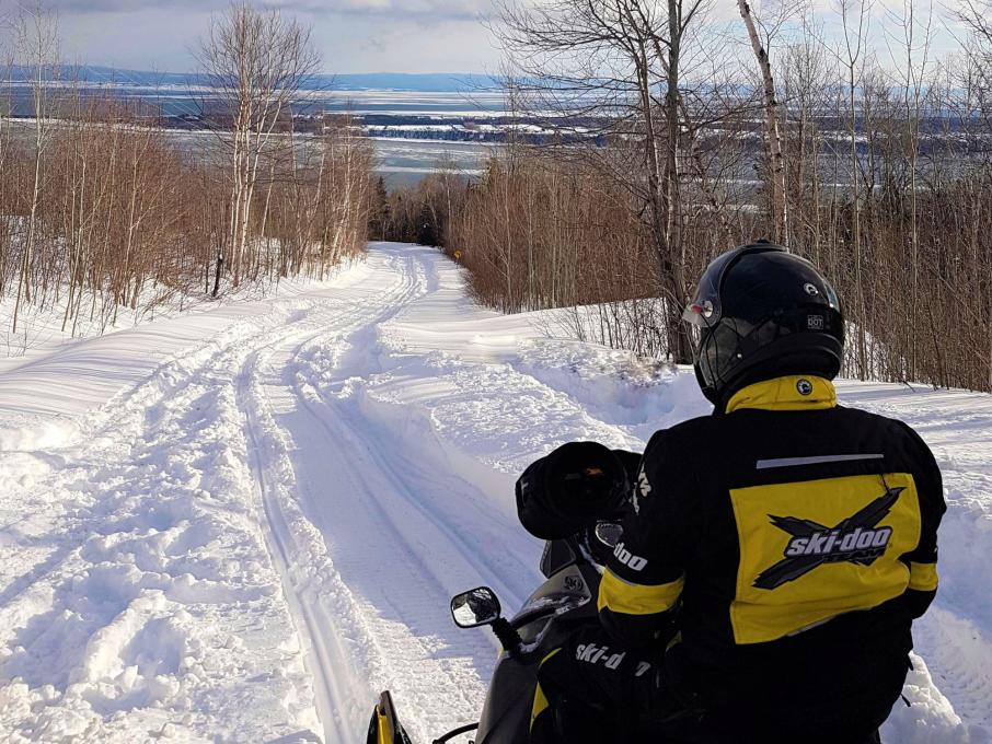 Snowmobiler riding a trail on Isle-aux-Coudres in Charlevoix