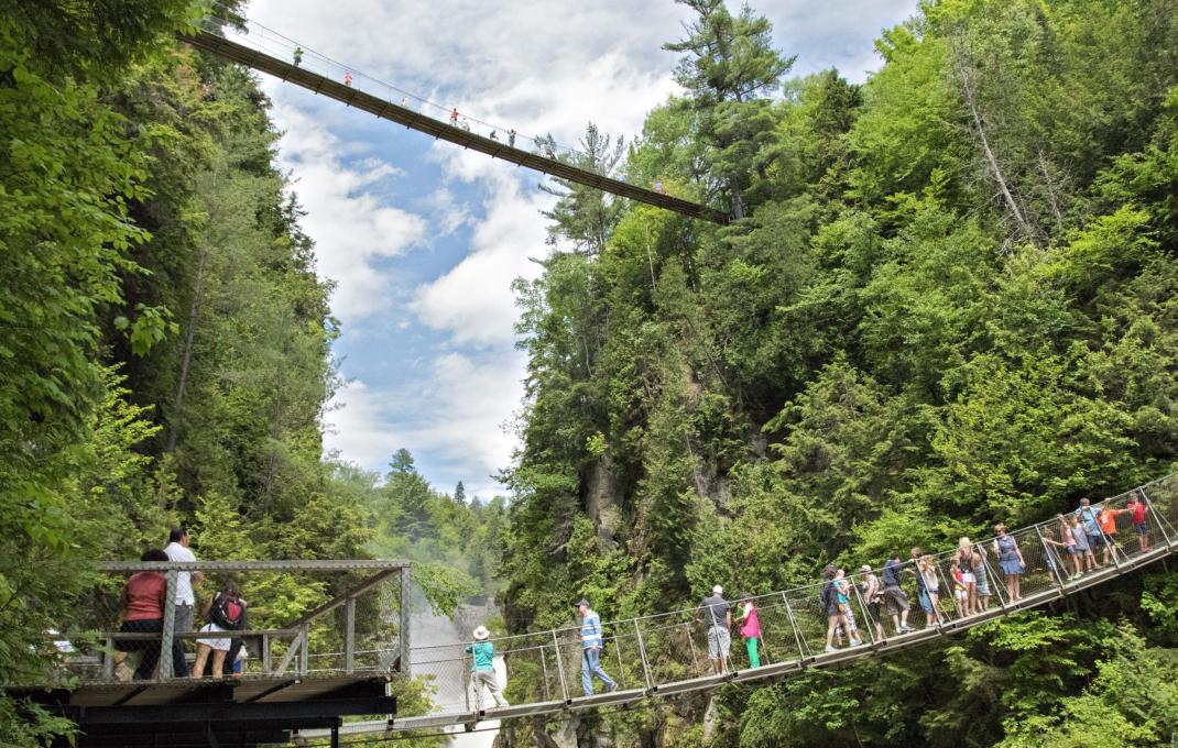 Vue sur les deux ponts du Canyon Sainte-Anne