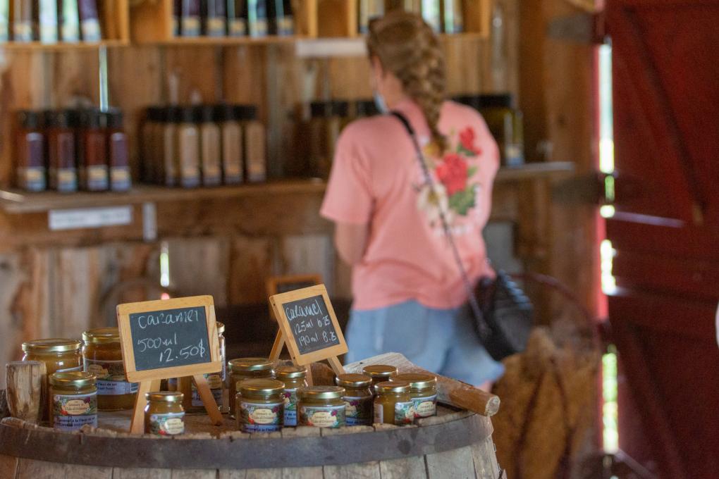 Produits du terroir dans une boutique de l'île d'Orléans