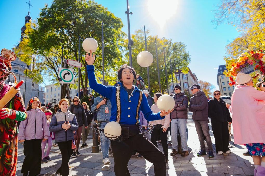 Artistes de rue dans le cadre du Festival Réverbère