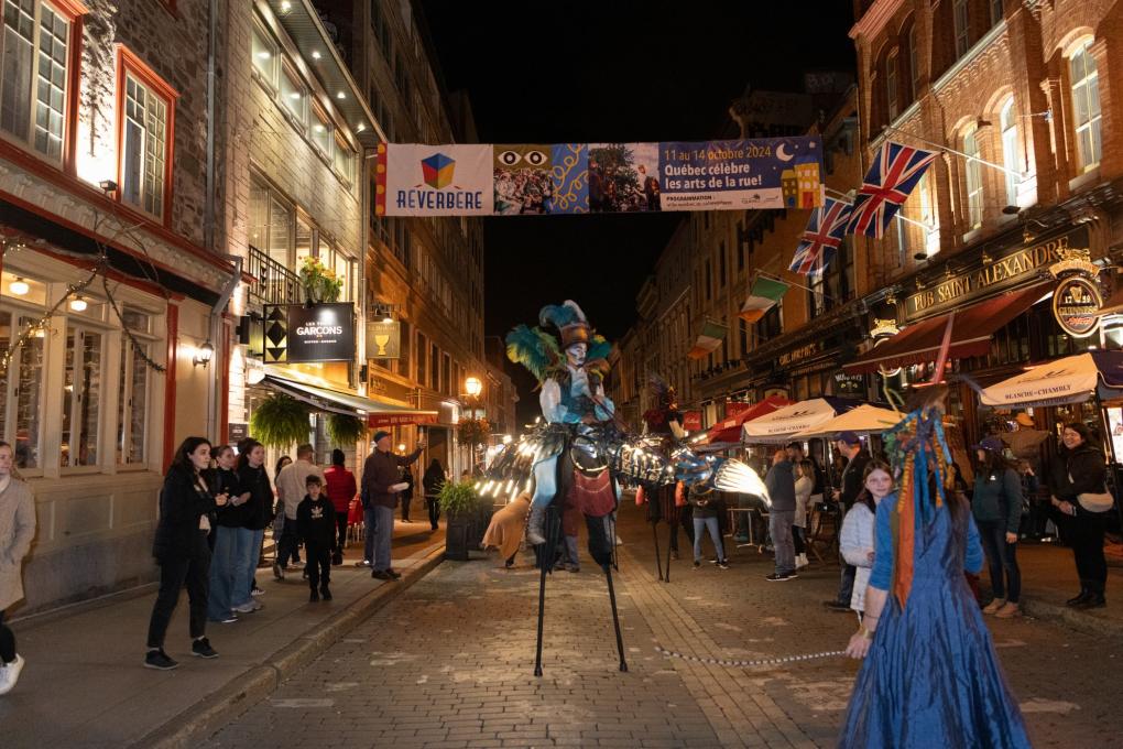 Artistes de rue dans le cadre du Festival Réverbère