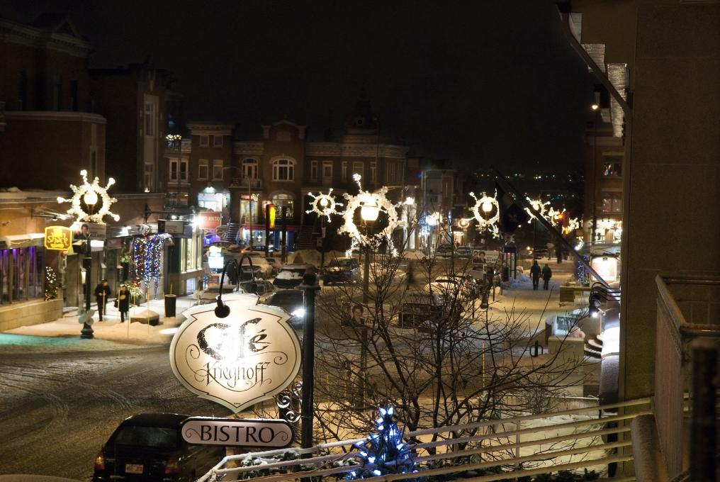 Avenue Cartier avec décorations de Noël