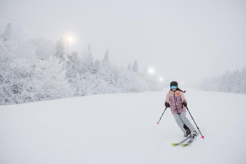Skieuse au Mont-Sainte-Anne