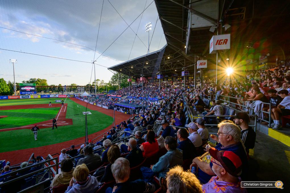Le stade des Capitales en soirée