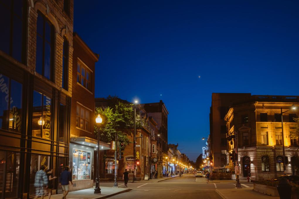 Rue Saint-Joseph le soir