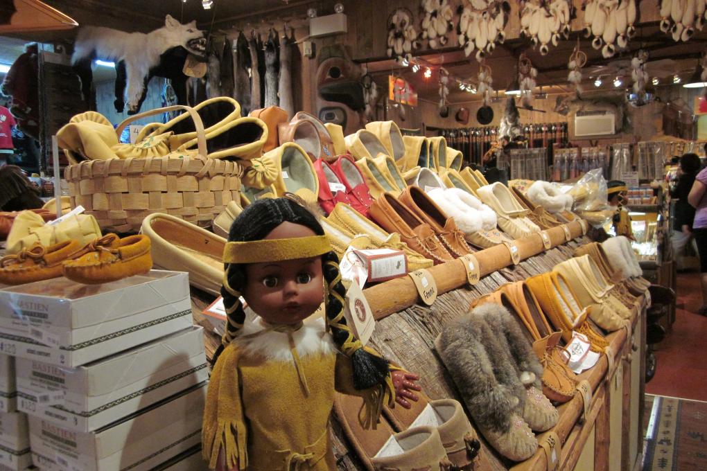 Québec City Souvenir Shops & Stores Visit Québec City