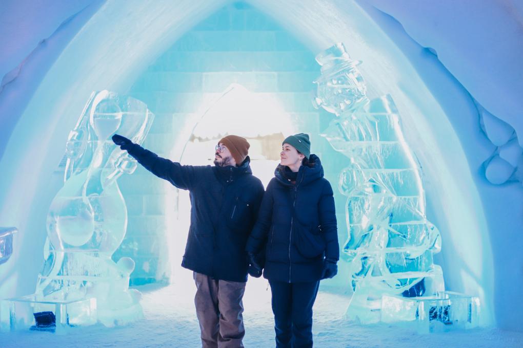 Couple dans l'Hôtel de Glace