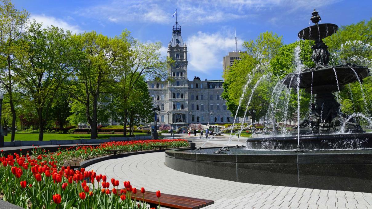 Tourny fountain and the Parliament building