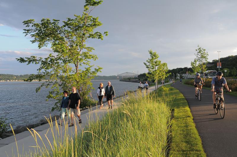  Walkers and cyclists on the Promenade Samuel-De Champlain along the St. Lawrence River
