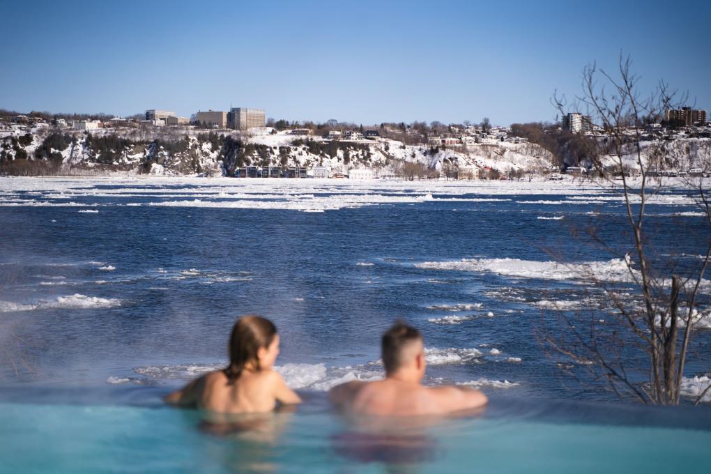 Couple au Strøm spa nordique 
