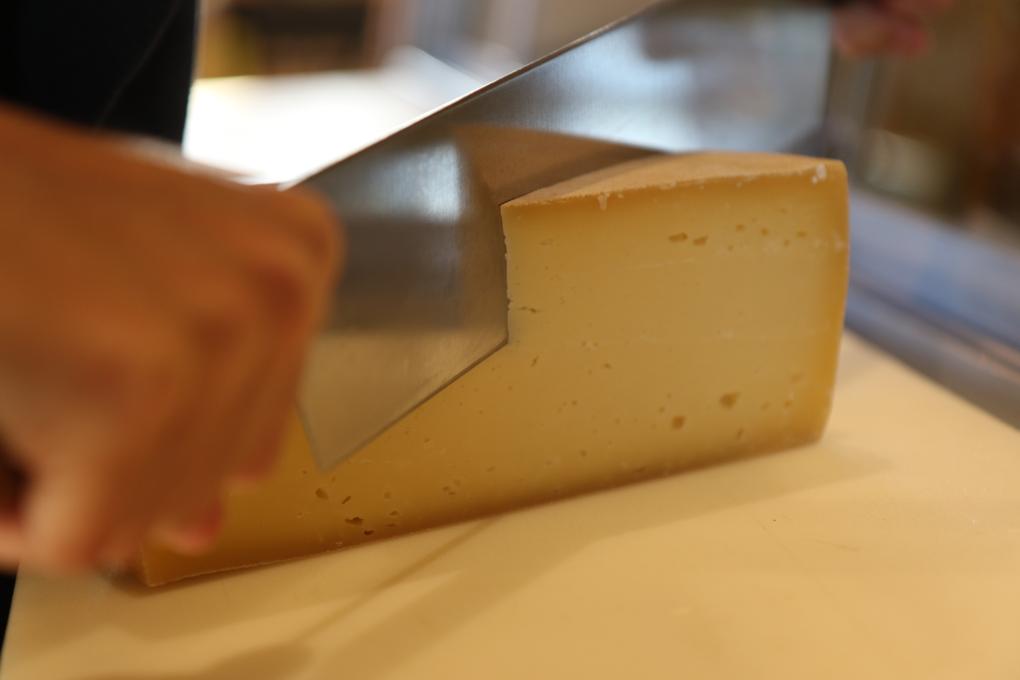 Fromagerie des Grondines - Cutting counter