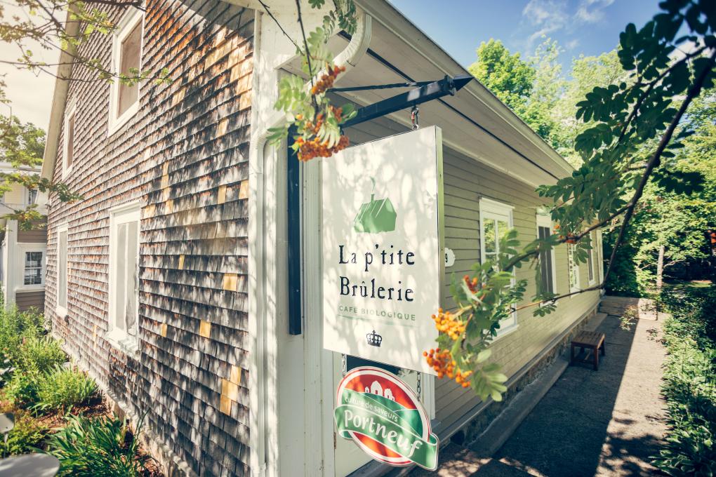 La p'tite Brûlerie - Sign and exterior