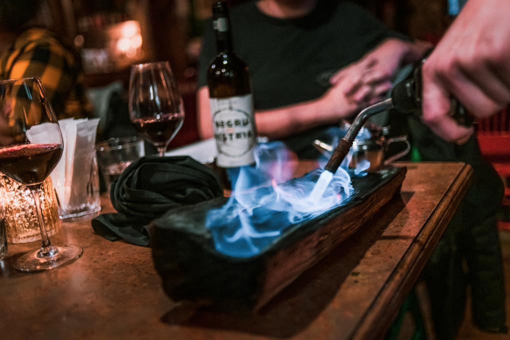 Chez Biceps BBQ - La bûche flambée