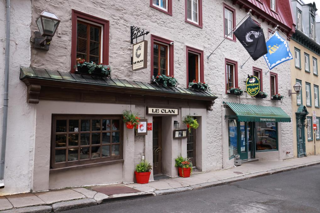 Restaurant Le Clan - Façade du restaurant rue des Jardins