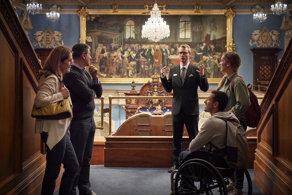 Parlement du Québec - Visite guidée dans la salle de l'Assemblée nationale (salon Bleu)