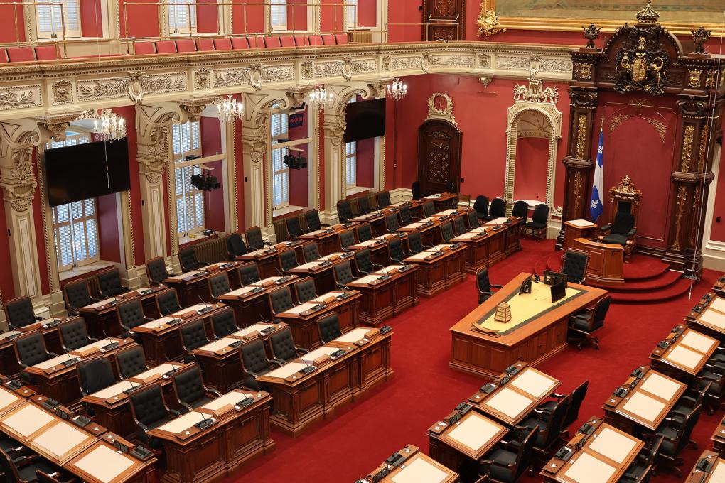 Parlement du Québec - Salle du Conseil législatif (salon Rouge) du parlement du Québec.