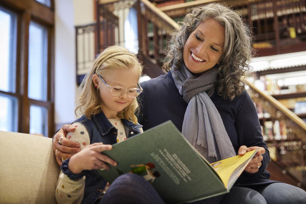 Parlement du Québec - Lecture à la Bibliothèque de l'Assemblée nationale, au parlement du Québec.