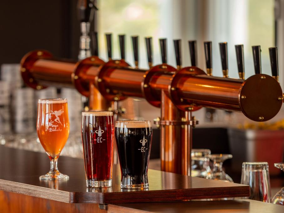 Microbrasserie l'Esprit de clocher - Lignes de bières Resto-Pub L'Esprit de clocher + Le Baldaquin