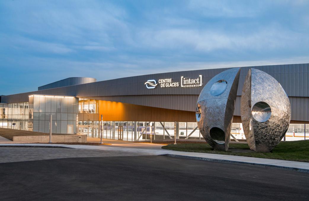 Centre de glaces Intact Assurance - Extérieur