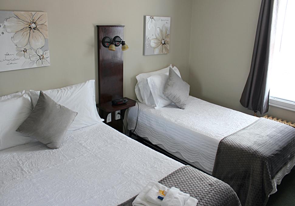 Auberge Michel Doyon - Selection room, 1 double bed, 1 single bed