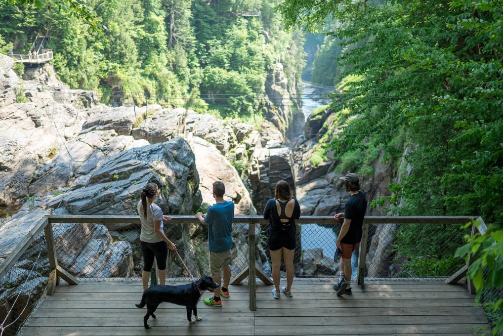 Canyon Sainte-Anne - Observer les rochers du Bouclier canadien
