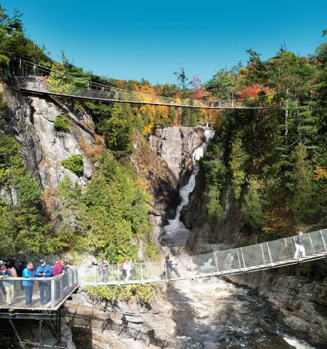 Canyon Sainte-Anne : Traversez un véritable canyon à l'aide de trois ponts suspendues