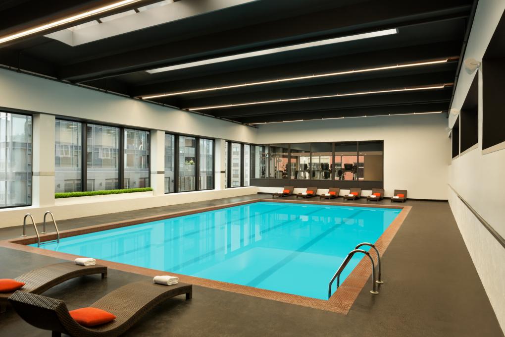 Hôtel PUR Québec - indoor pool