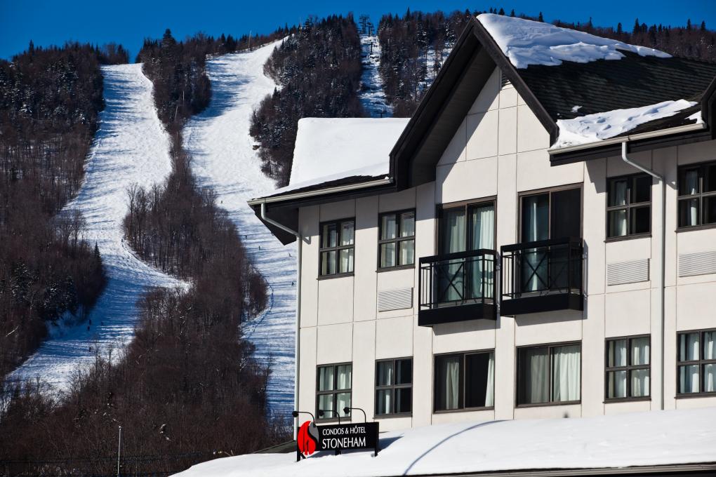Hôtel Stoneham - view of the ski slopes
