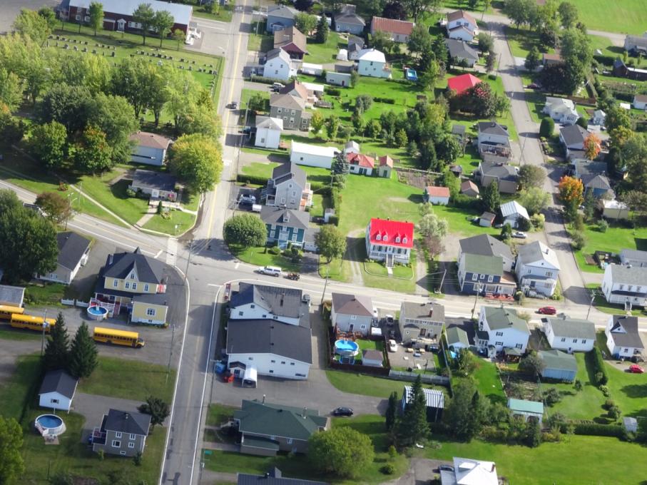 Gyro Aventurec - Aerial view of Québec village