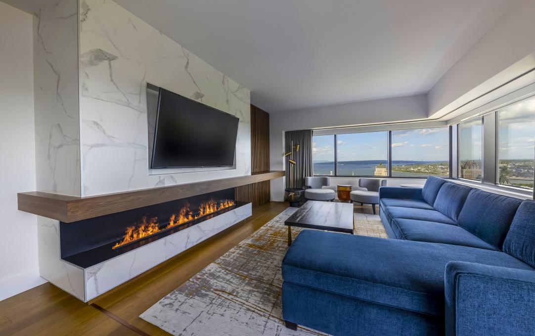 Hilton Québec - Hilton Panoramic Signature Suite with fireplace