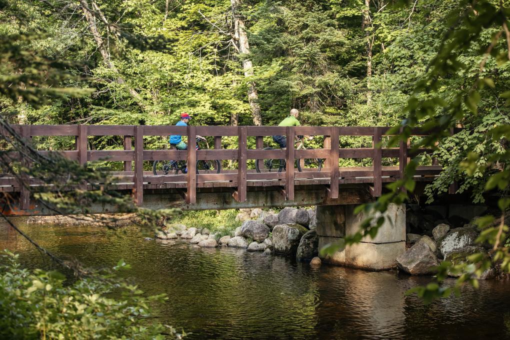 Camping Stoneham - velo sur pont