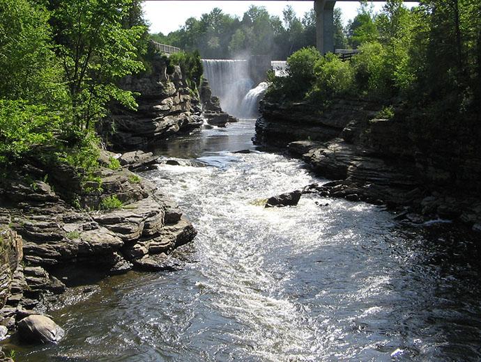 Secteur des gorges de la rivière Sainte-Anne - waterfall and river