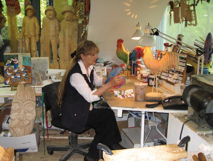 Atelier Paré - ÉCONOMUSÉE® de la sculpture sur bois - artiste à l'oeuvre