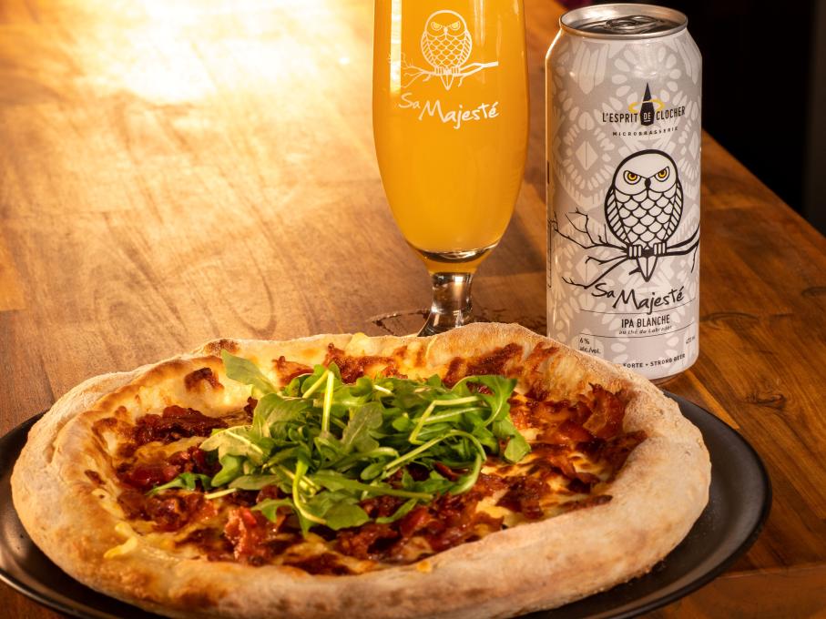 Microbrasserie l'Esprit de clocher - Pizza au canard confit maison et IPA Sa Majesté