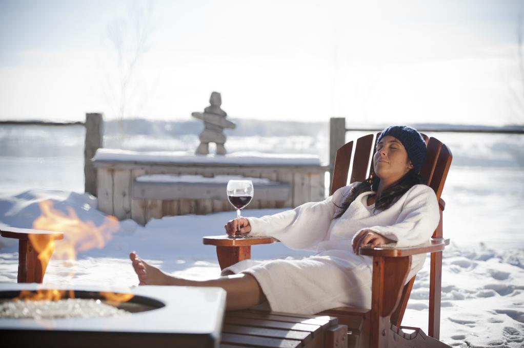 Spa des neiges - détente et verre de vin sur la terrasse