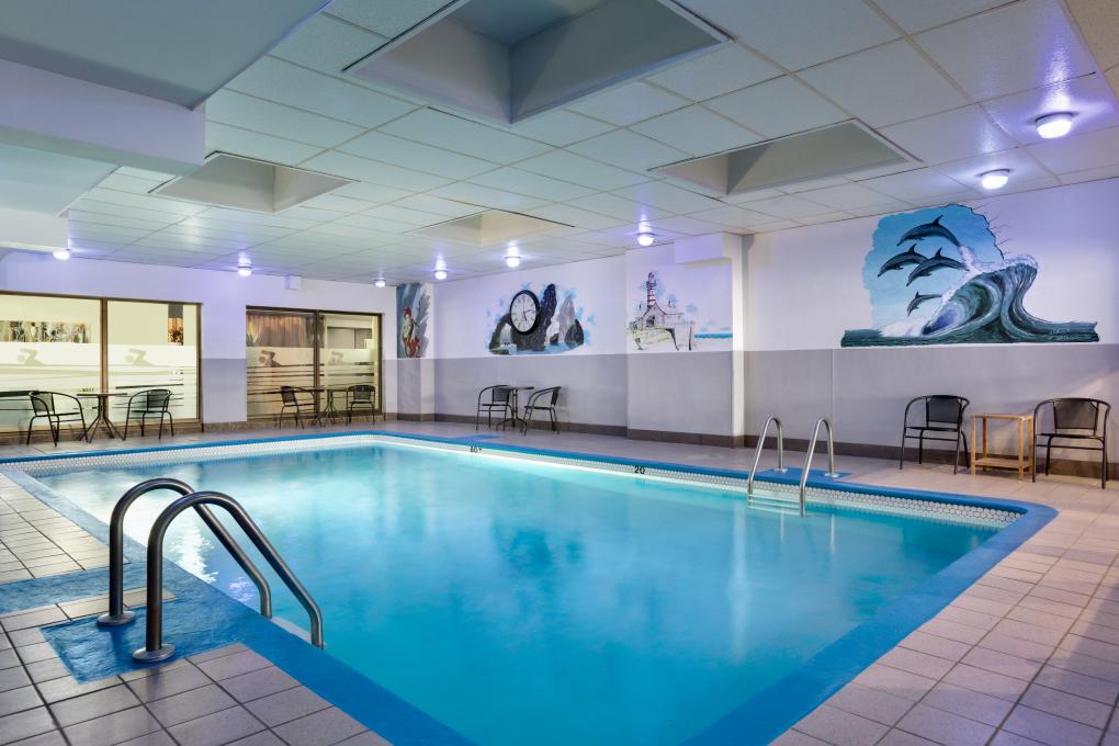 Hôtel & Centre de congrès Travelodge Québec - piscine intérieure