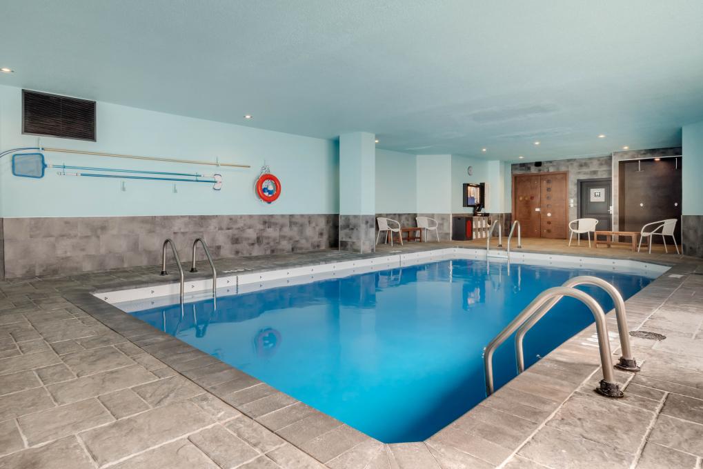 Hôtel Quartier - indoor pool