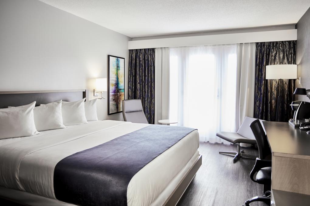 Hotel Cofortel - room 1 king bed
