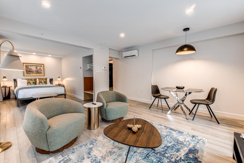 77 St-Vallier - 208-chambre, salon et salle à manger