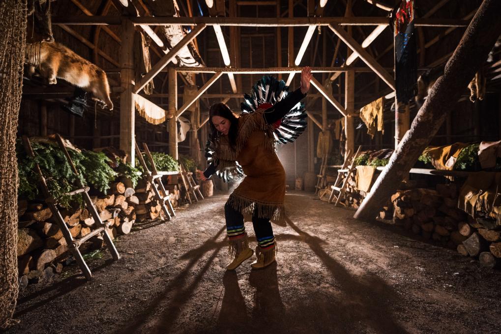 Site Traditionnel Huron Onhoüa Chetek8e - danseuse amérindienne