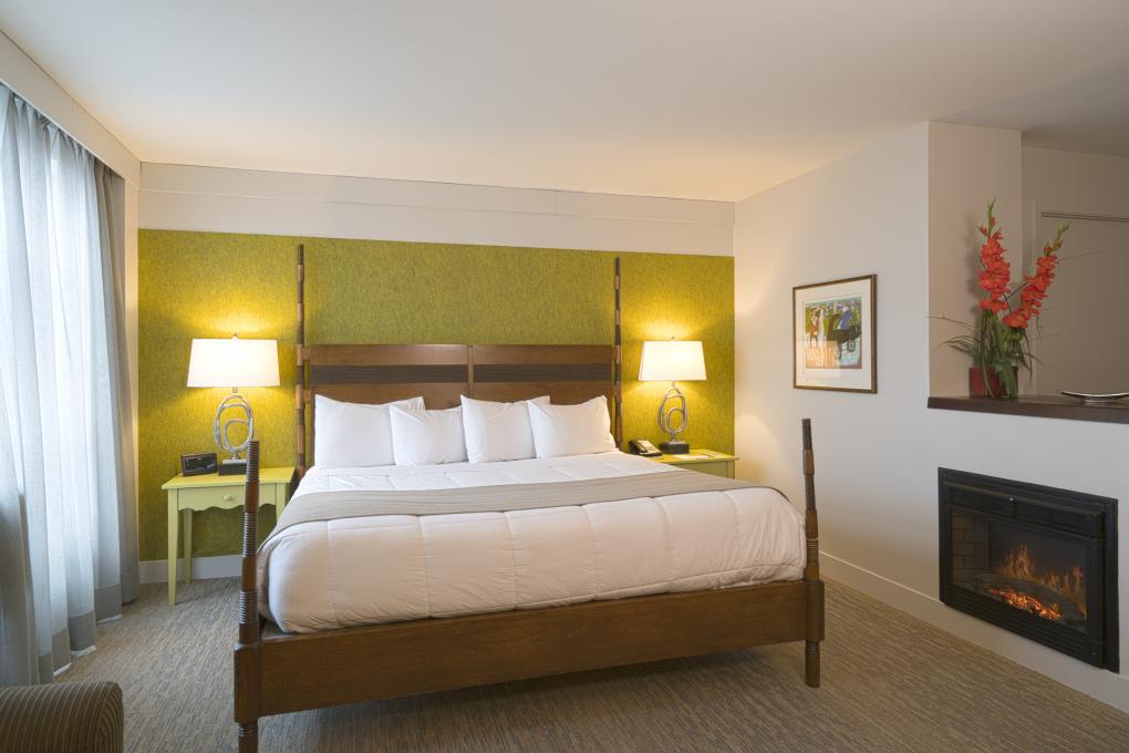 Hôtel Champlain - room 1 King bed