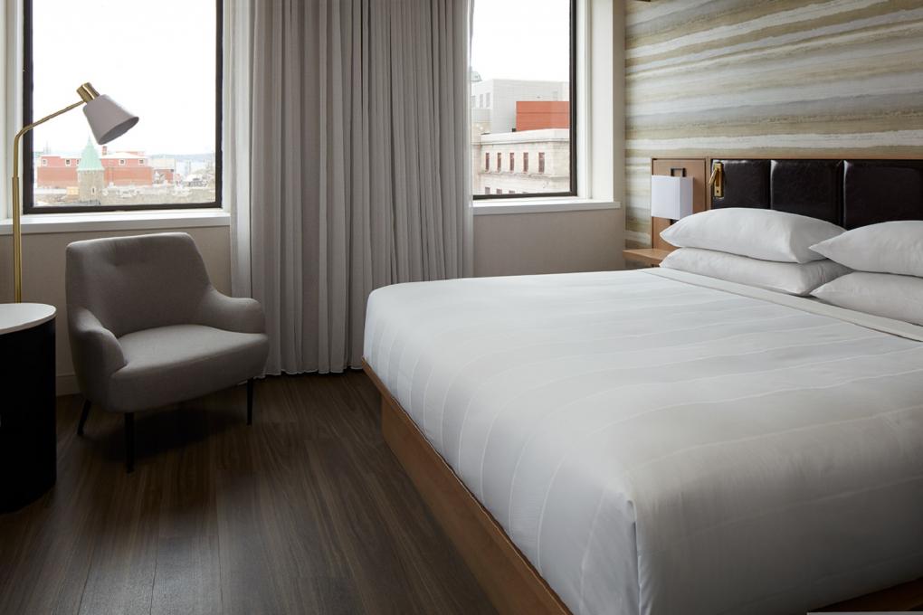 Marriott Québec Centre-ville - room with 1 King bed