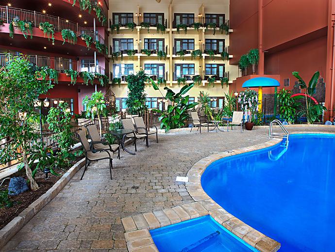 Accommodation - Hotel - Ambassadeur Hôtel et Suites - Indoor pool