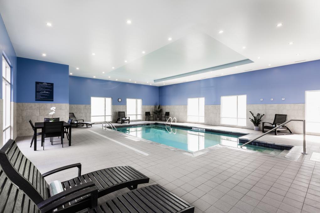 Hampton Inn & Suites Québec Beauport - Indoor heated saltwater pool