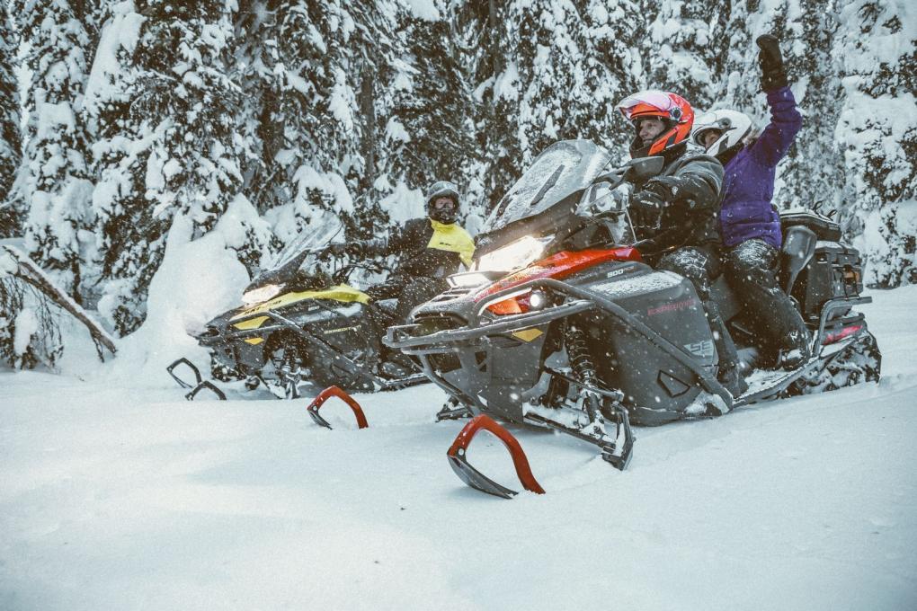 Nord Expé inc. - snowmobile ride as a couple