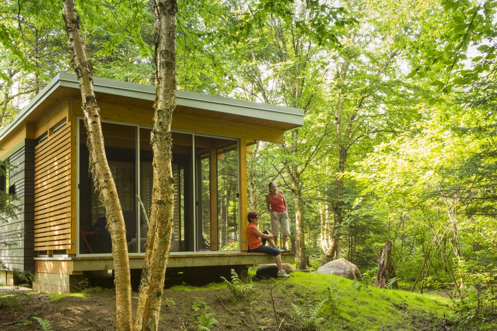 Chalet EXP surrounded by nature in the Jacques-Cartier National Park.